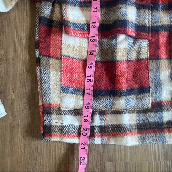 Women’s Cropped Plaid Flannel Shirt NWT Large - Picture 3 of 5